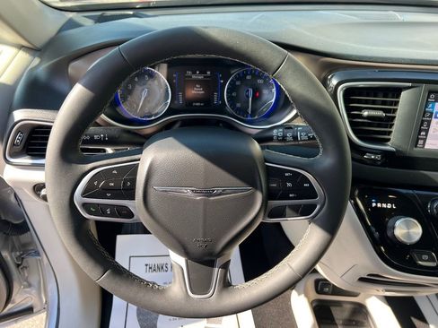 Used 2023 Chrysler Voyager LX image 17