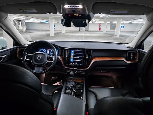 Used 2020 Volvo XC60 T5 Inscription w/ Protection Package Premier image 3