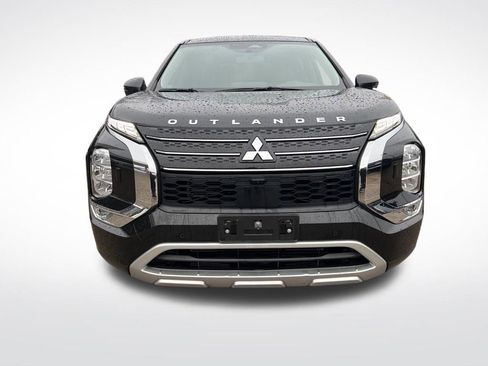 Used 2024 Mitsubishi Outlander SE image 2