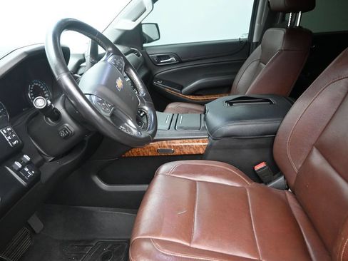 Used 2020 Chevrolet Suburban Premier w/ Premier Plus Edition RWD image 12