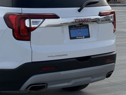 Used 2023 GMC Acadia SLE w/ Driver Convenience Package image 6