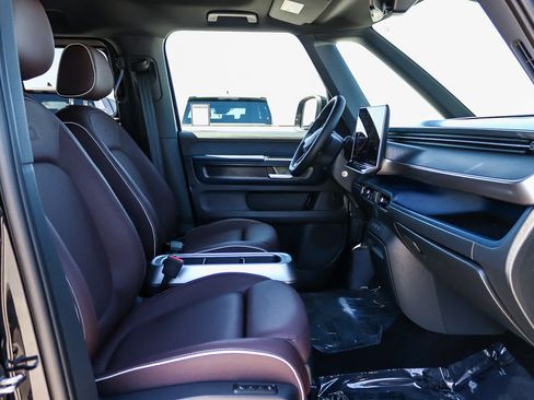 New 2025 Volkswagen ID. Buzz Pro S RWD image 17