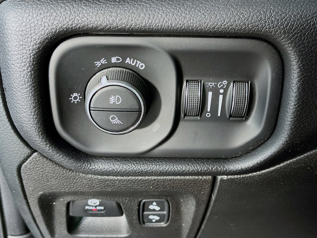 Used 2022 RAM 1500 Laramie AWD/4WD image 11