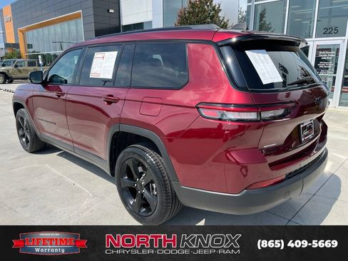 Used 2024 Jeep Grand Cherokee L Limited w/ Black Appearance Package AWD/4WD image 17