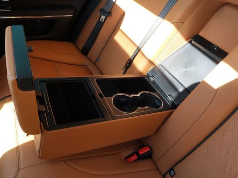 Used 2019 Jaguar XJ R-Sport RWD image 47