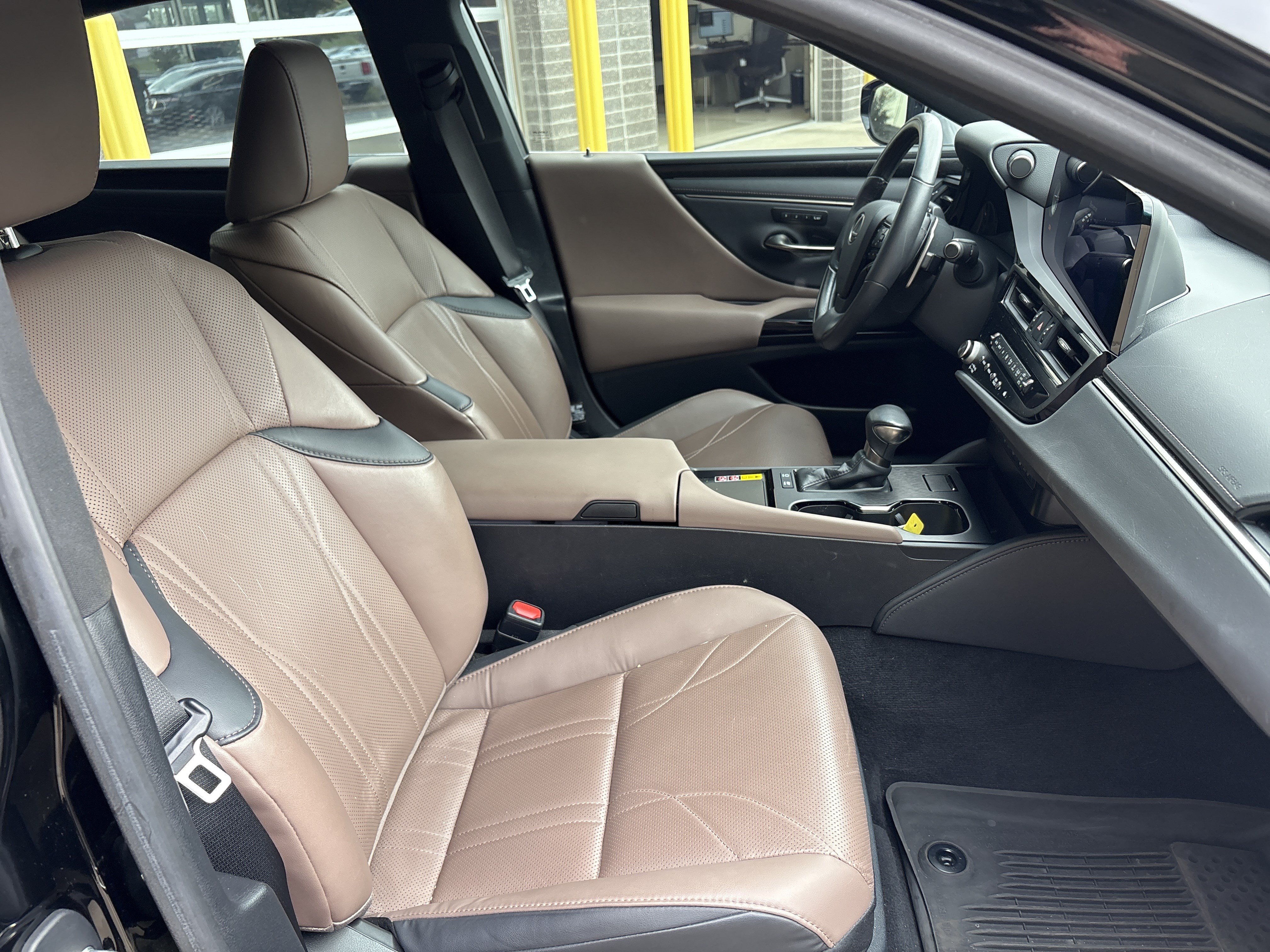 Used 2023 Lexus ES 300h w/ Protection Package (P2) FWD image 33