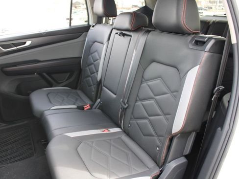 Certified 2025 Volkswagen Atlas Peak Edition SE AWD/4WD image 22