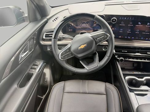 Used 2026 Chevrolet Traverse High Country FWD image 11