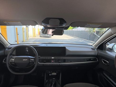 Used 2025 Kia K4 FWD image 32