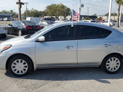 Used 2018 Nissan Versa SV image 4