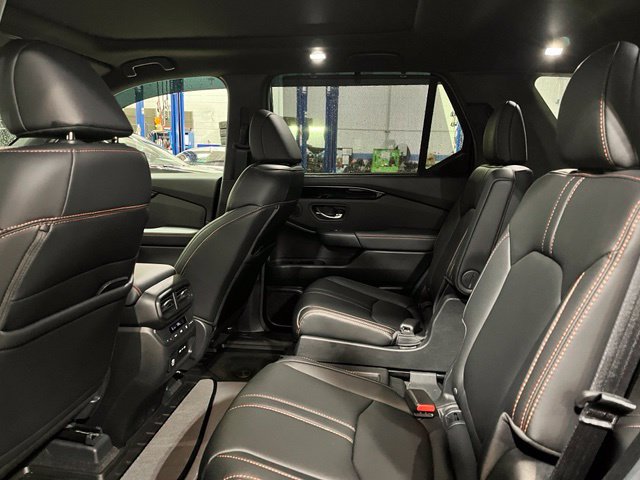 Used 2025 Honda Pilot TrailSport image 8