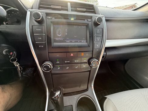 Used 2017 Toyota Camry SE image 16