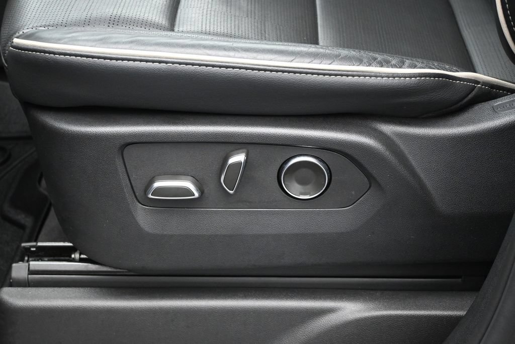 Used 2025 Cadillac Escalade Premium Luxury w/ Touring Package AWD/4WD image 10