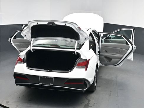 New 2026 Hyundai Elantra SE image 26