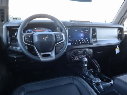 New 2025 Ford Bronco Badlands image 2