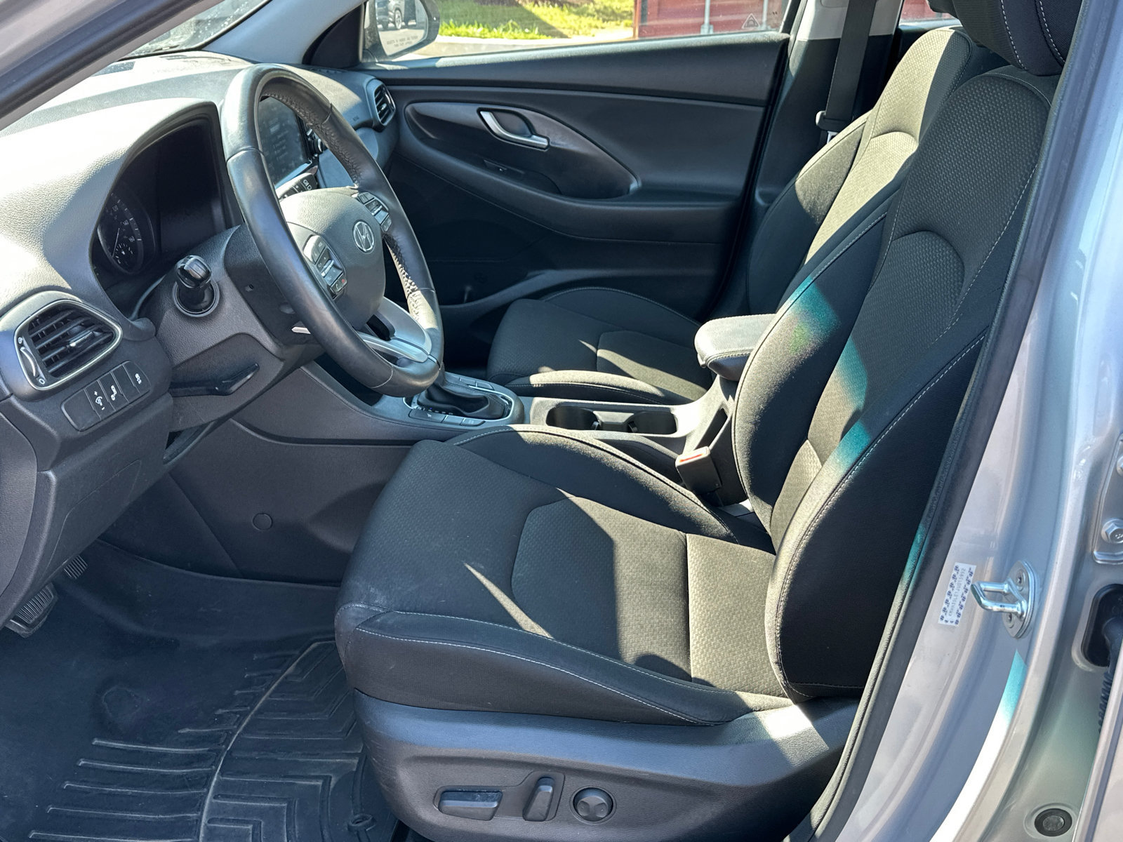 Used 2018 Hyundai Elantra GT w/ Style Package 02 FWD image 11