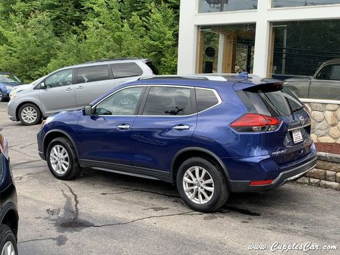 Used 2020 Nissan Rogue SV AWD/4WD image 3