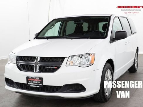 Used 2018 Dodge Grand Caravan SE w/ UConnect Hands-Free Group FWD image 4