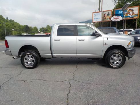 Used 2018 RAM 2500 SLT w/ Luxury Group AWD/4WD image 4