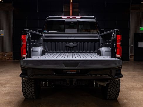 Used 2025 Chevrolet Silverado 2500 ZR2 image 9