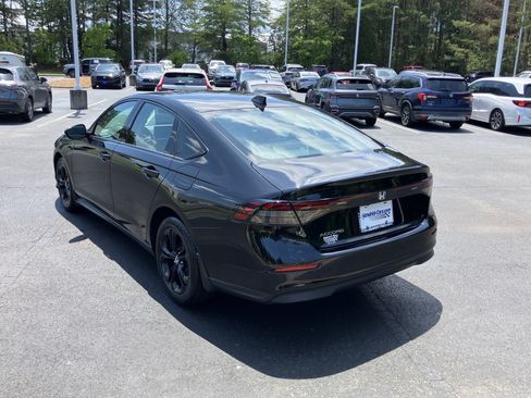 Certified 2025 Honda Accord SE image 8