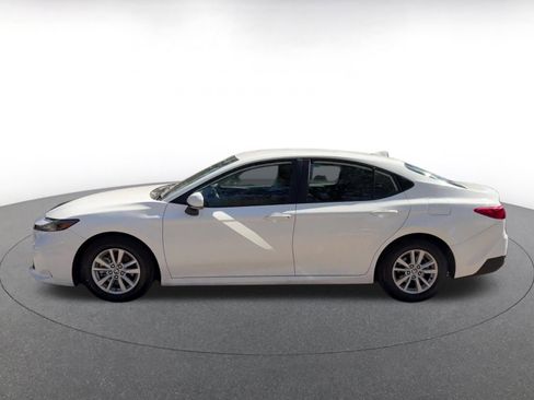 Used 2025 Toyota Camry LE image 9