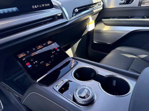 New 2026 Cadillac Vistiq Sport image 26