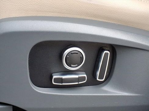 Used 2023 Land Rover Defender 130 SE image 15