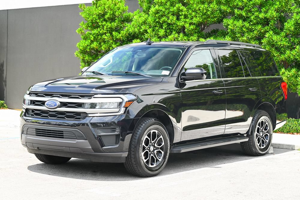 Used 2024 Ford Expedition XLT RWD image 1