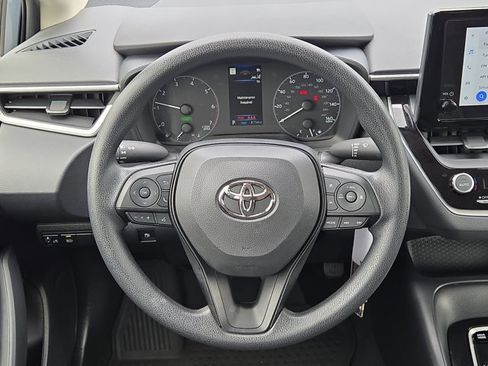 Used 2025 Toyota Corolla LE FWD image 18
