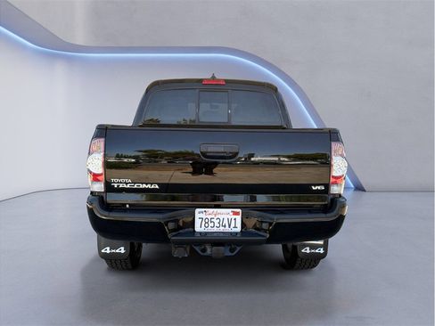 Used 2015 Toyota Tacoma 4x4 Double Cab w/ TRD Sport Package image 5
