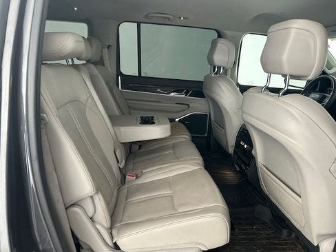 Used 2022 Jeep Wagoneer Series II AWD/4WD image 13
