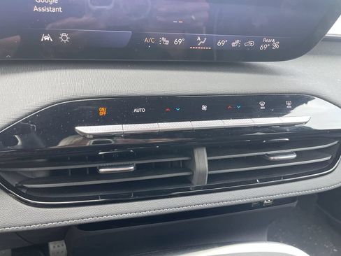 Used 2025 Buick Enclave Preferred AWD/4WD image 26