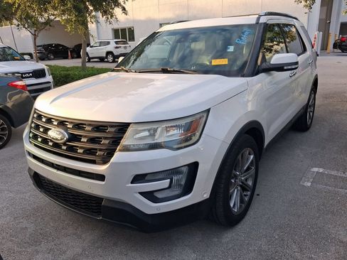 Used 2016 Ford Explorer Limited w/ Equipment Group 301A FWD image 4