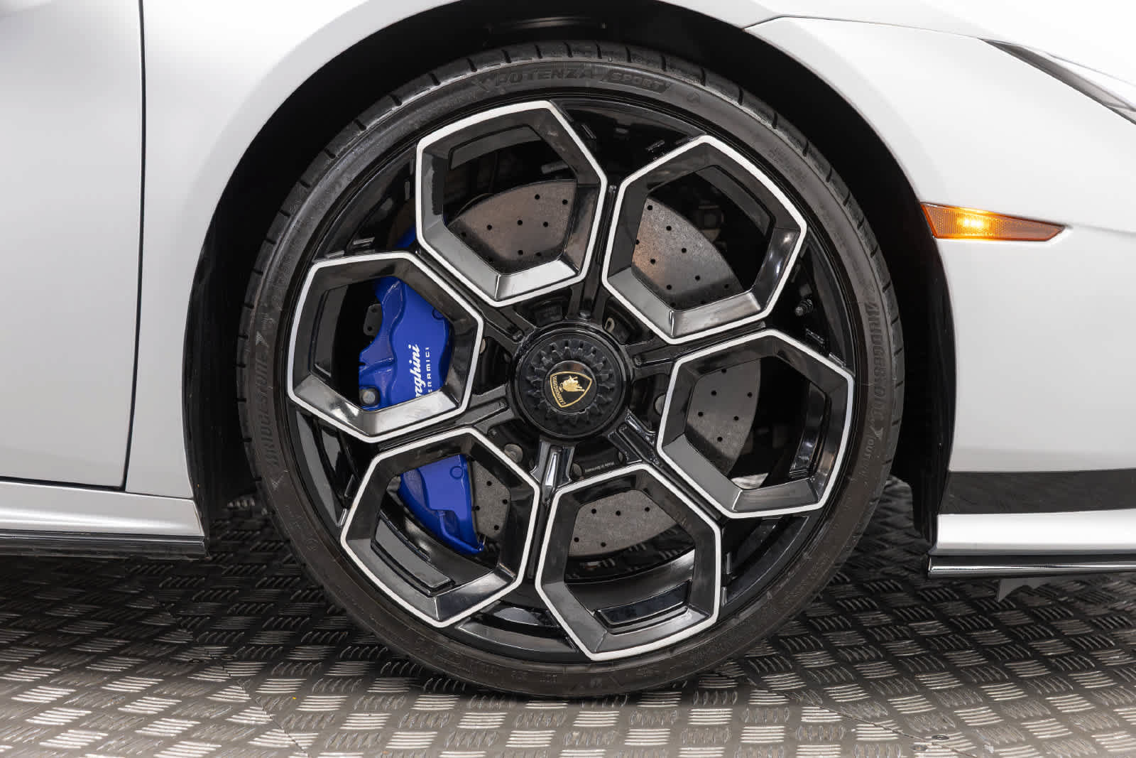 Used 2023 Lamborghini Huracan Tecnica RWD image 46