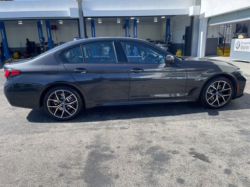 Used 2022 BMW 530e xDrive w/ M Sport Package image 12