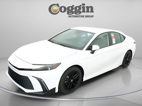 New 2026 Toyota Camry SE FWD image 2