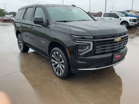Used 2025 Chevrolet Tahoe High Country AWD/4WD image 2