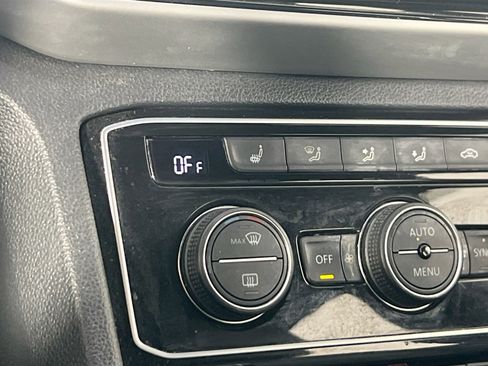 Used 2022 Volkswagen Atlas Cross Sport SE image 19