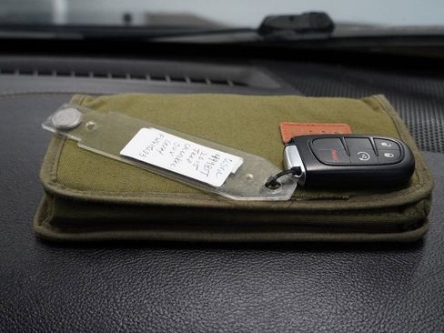 Used 2015 Jeep Cherokee Limited image 36