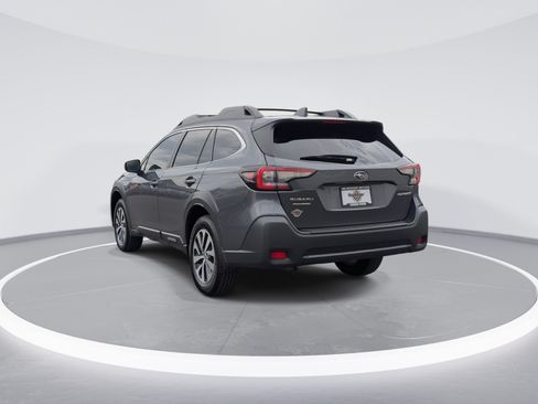 Used 2024 Subaru Outback Premium AWD/4WD image 5