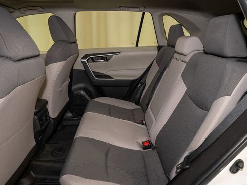 Used 2022 Toyota RAV4 XLE image 9