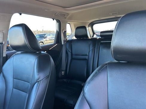 Used 2023 Nissan Rogue SL w/ SL Premium Package image 11