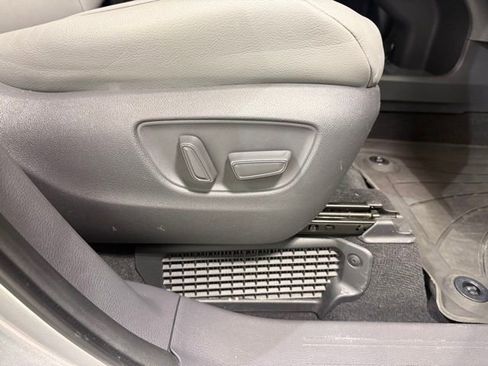 Used 2021 Toyota Sienna XLE image 32