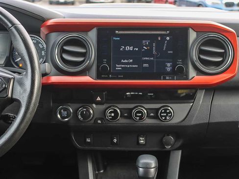 Used 2017 Toyota Tacoma TRD Sport image 12