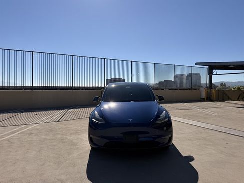 Used 2022 Tesla Model Y Long Range AWD/4WD image 12
