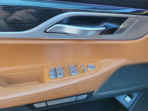 Used 2017 BMW 750i xDrive image 16