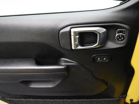 Used 2024 Jeep Wrangler Unlimited Rubicon 4xe AWD/4WD image 11