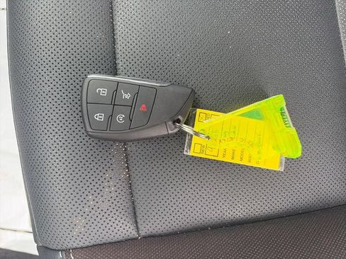 Used 2024 Chevrolet Equinox EV RS FWD image 9