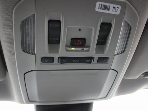 Used 2024 Toyota Highlander Limited image 13